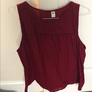 maroon tank top